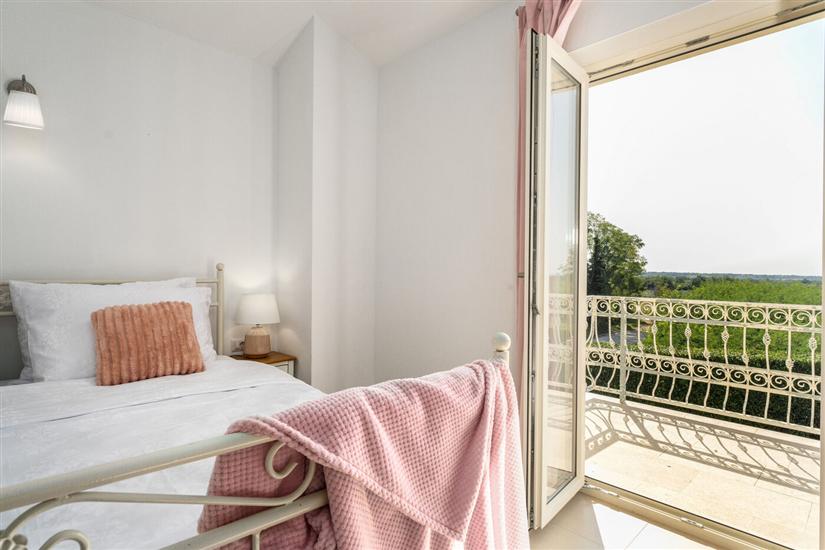 House K1, for 12 persons