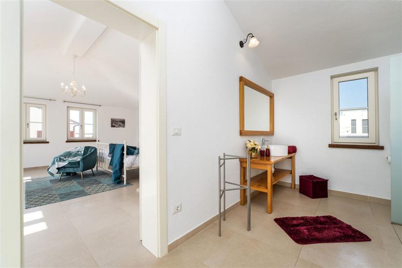 House K1, for 12 persons