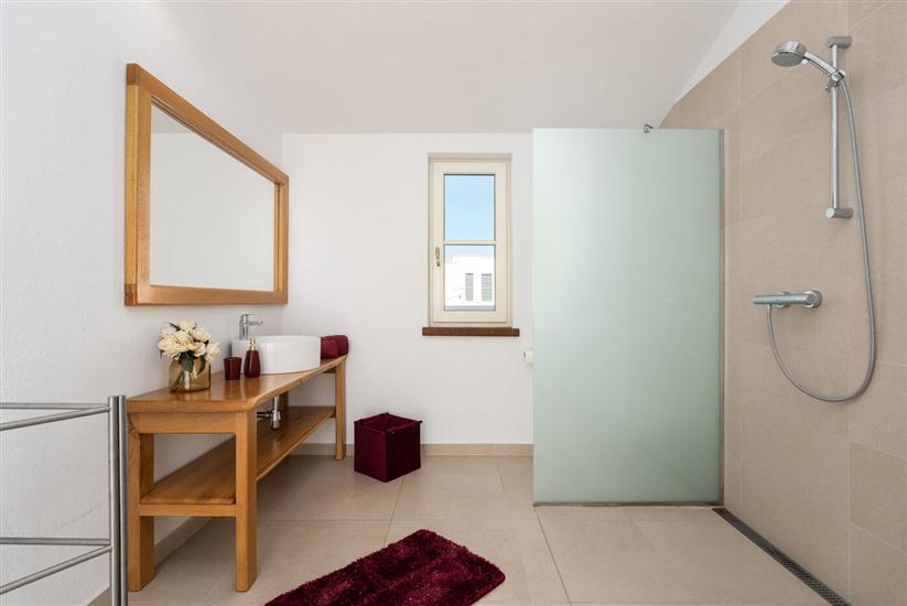 House K1, for 12 persons