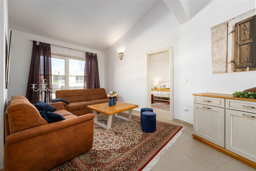 House K1, for 12 persons