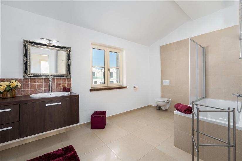 House K1, for 12 persons