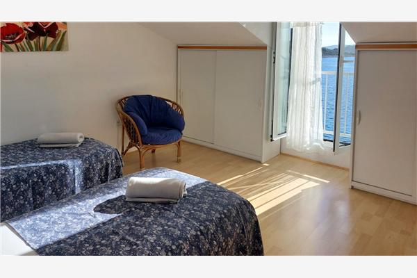 Apartment A1, for 5 persons