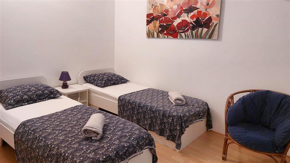 Apartment A1, for 5 persons