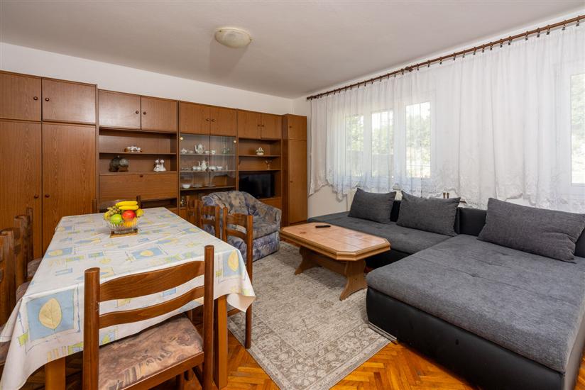 Apartment A1, for 8 persons