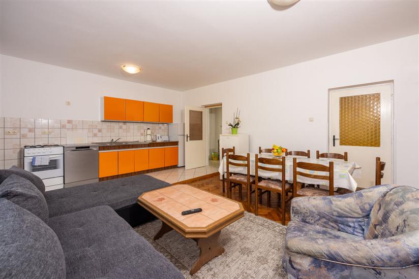 Apartment A1, for 8 persons