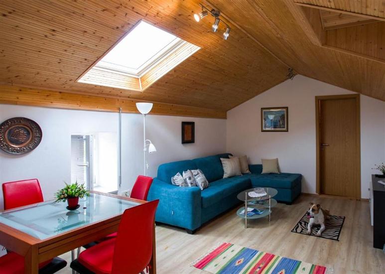 House K1, for 10 persons