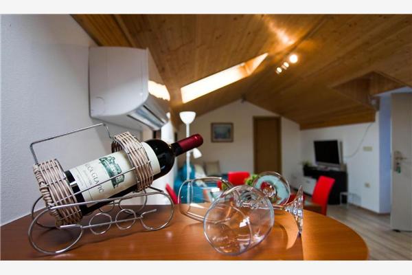 House K1, for 10 persons