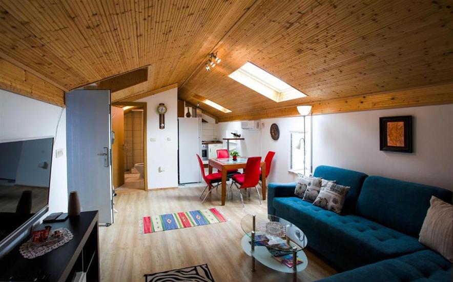 House K1, for 10 persons