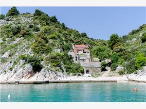 House Ančica Stomorska - island Solta, Size 60.00 m2, Airline distance to the sea 30 m