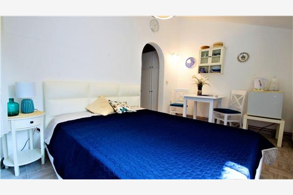 Room S1, for 2 persons