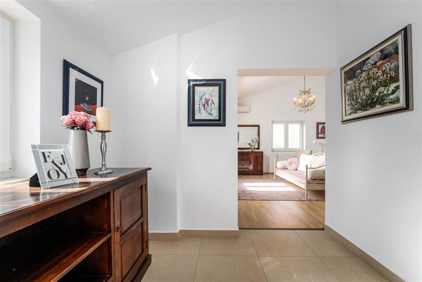 House K1, for 12 persons