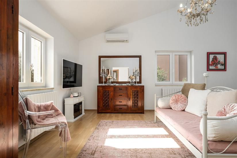 House K1, for 12 persons