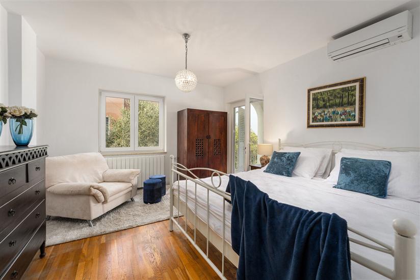 House K1, for 12 persons