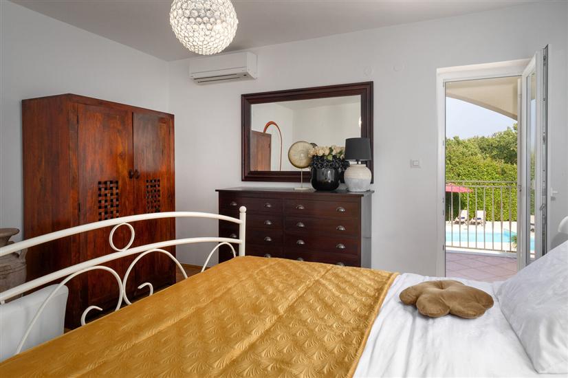 House K1, for 12 persons