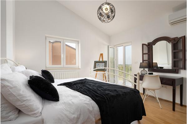 House K1, for 12 persons