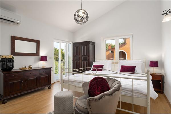 House K1, for 12 persons