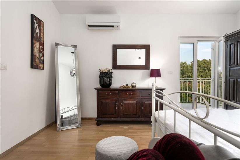 House K1, for 12 persons