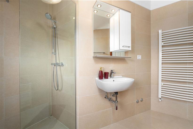 House K1, for 12 persons