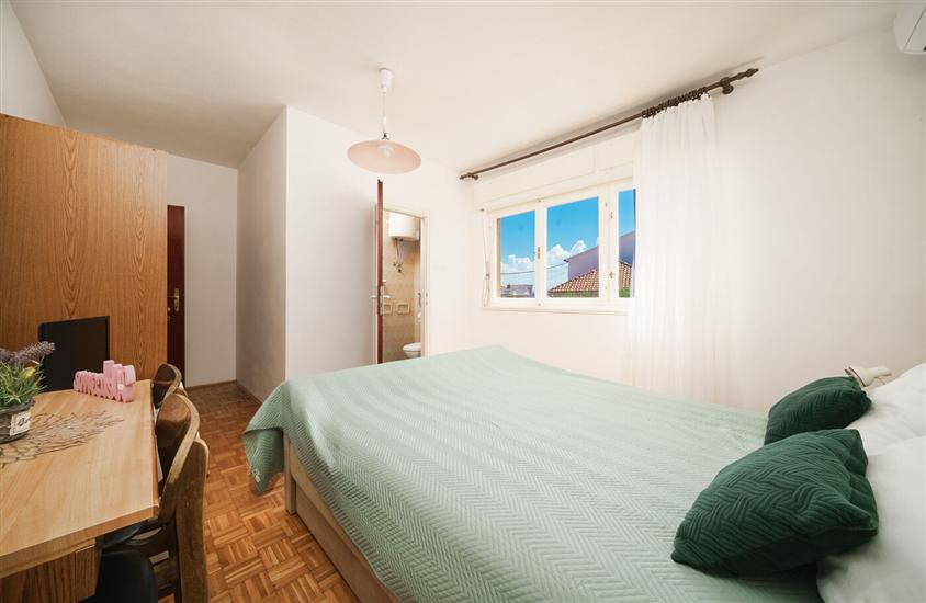 Room S5, for 2 persons