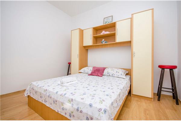 Apartment A1, for 5 persons
