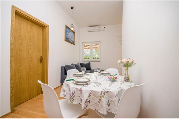 Apartment A1, for 5 persons