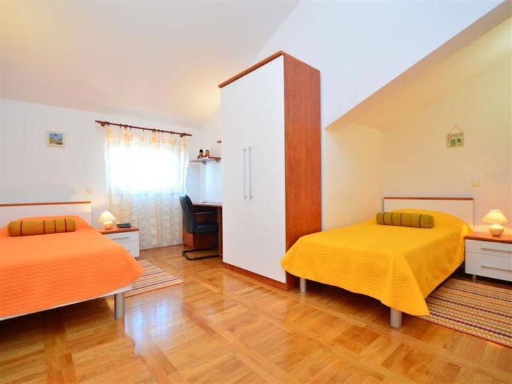 House K1, for 10 persons