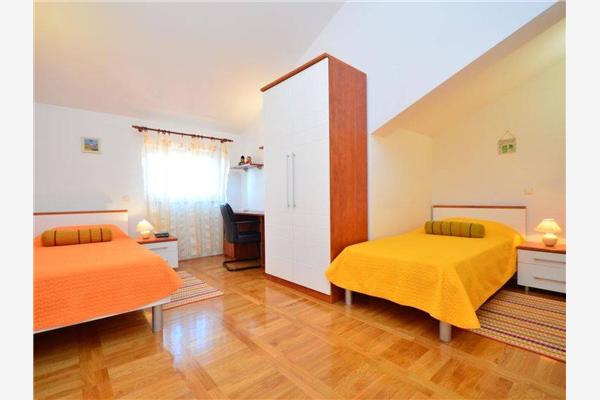 House K1, for 10 persons