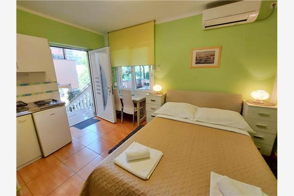 Room S1, for 2 persons