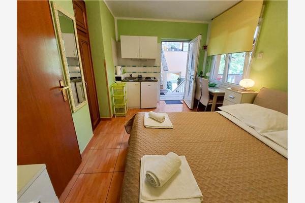 Room S1, for 2 persons