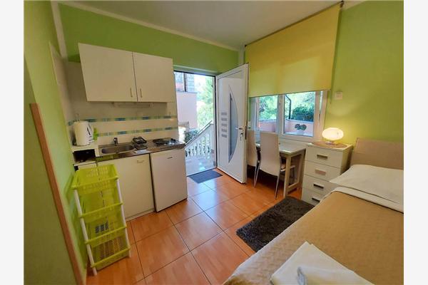 Room S1, for 2 persons