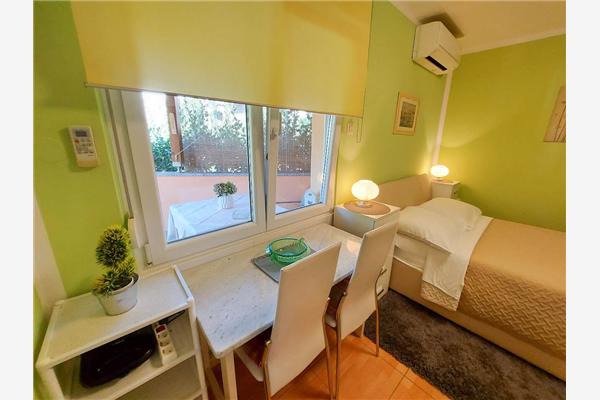 Room S1, for 2 persons