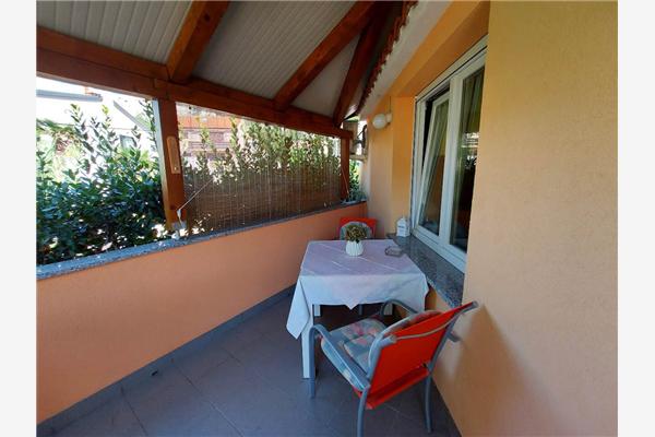 Room S1, for 2 persons