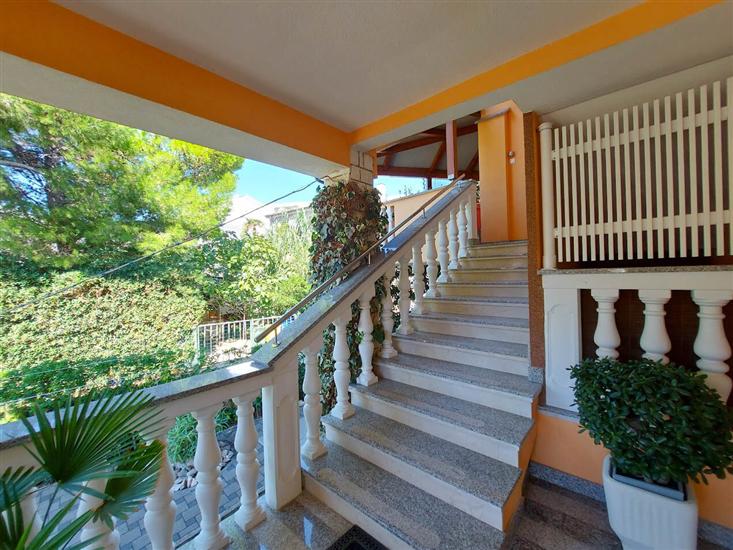 Room S1, for 2 persons