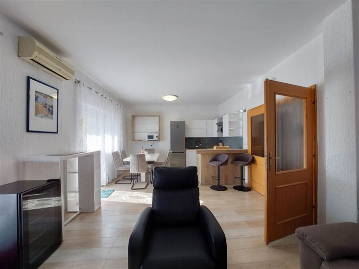 House A1, for 10 persons