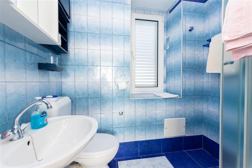 Room S1, for 3 persons