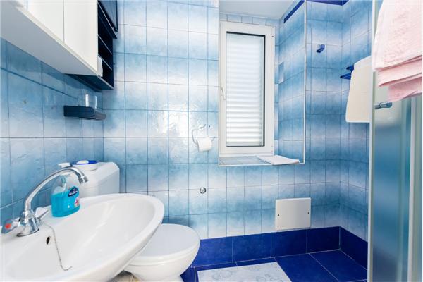 Room S1, for 3 persons