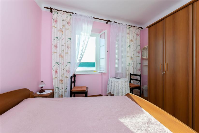 Room S2, for 2 persons