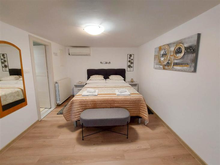 Apartment A4, for 3 persons