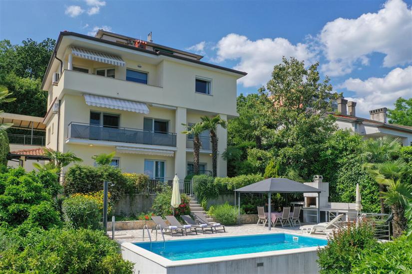 Apartments Grozić A2
