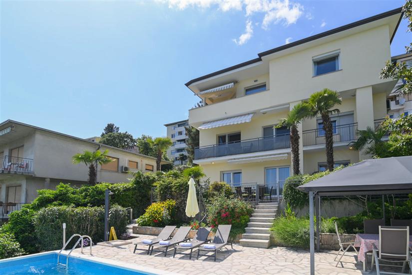 Apartments Grozić A2