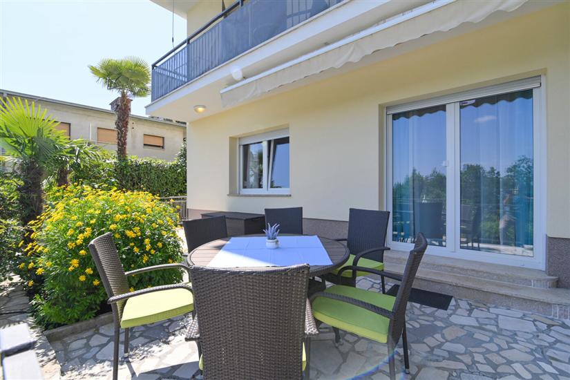 Apartments Grozić A2