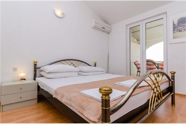 Apartment A7, for 2 persons