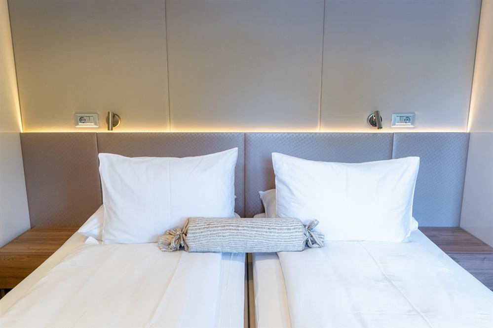 Adriatic-Sky-double-cabin-2