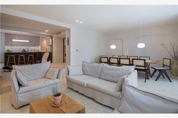 House K1, for 10 persons