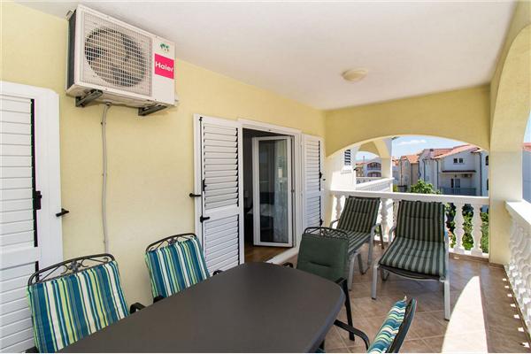 Apartment A6, for 5 persons