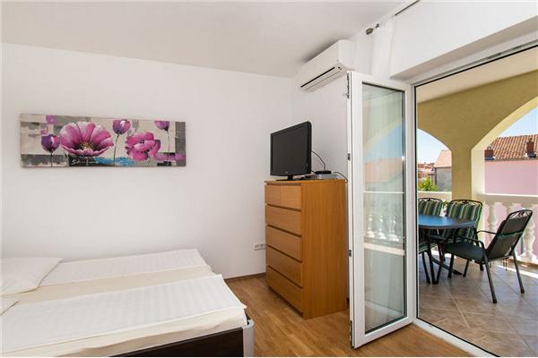 Apartment A6, for 5 persons