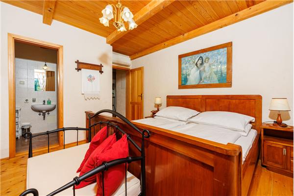 House K1, for 14 persons