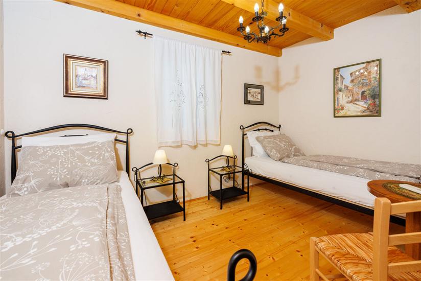 House K1, for 14 persons