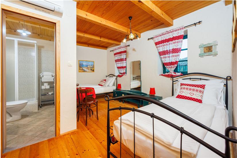 House K1, for 14 persons