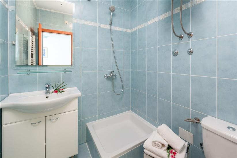 Apartment A8, for 3 persons